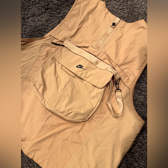 Men’s Nike Tech Pack Unlined Vest - Picture 4 of 4